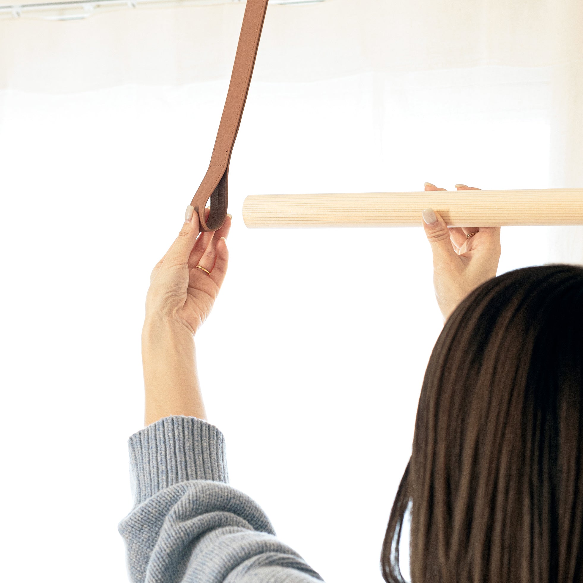 ベルトにヒノキ棒入れます