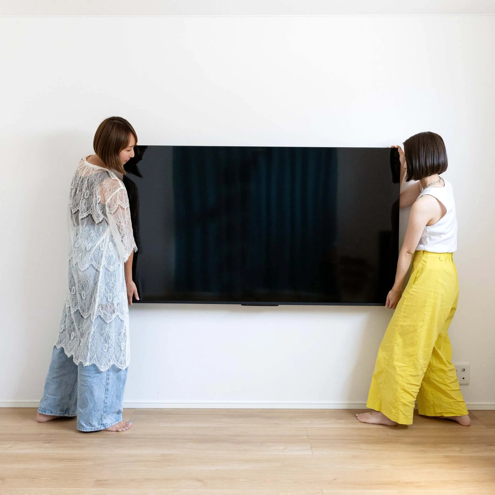 FLOAT テレビ壁掛け eight living 賃貸OK!壁掛けテレビ金具｜FLOAT