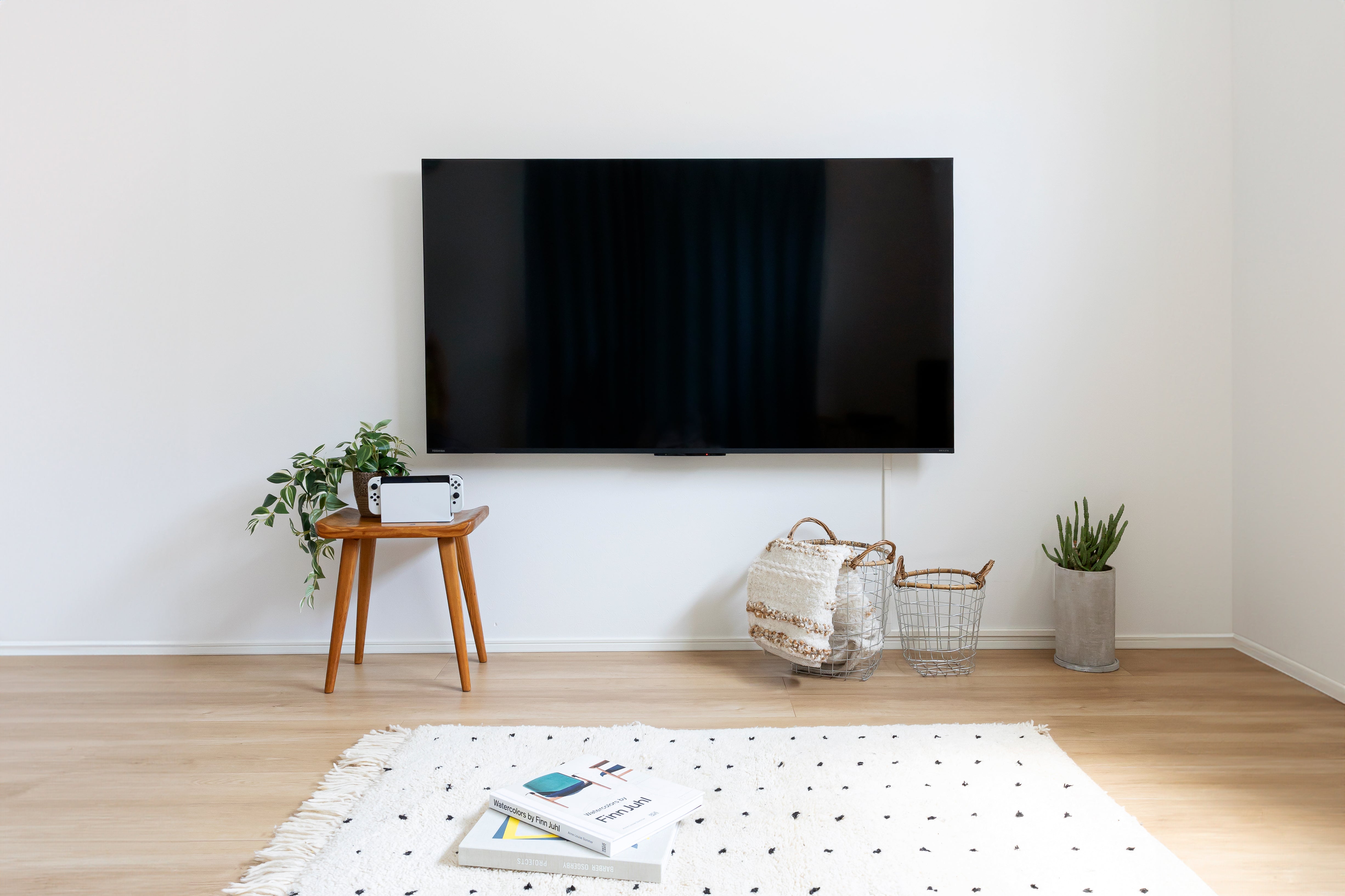 テレビを壁掛けにして、お部屋も心もスッキリ