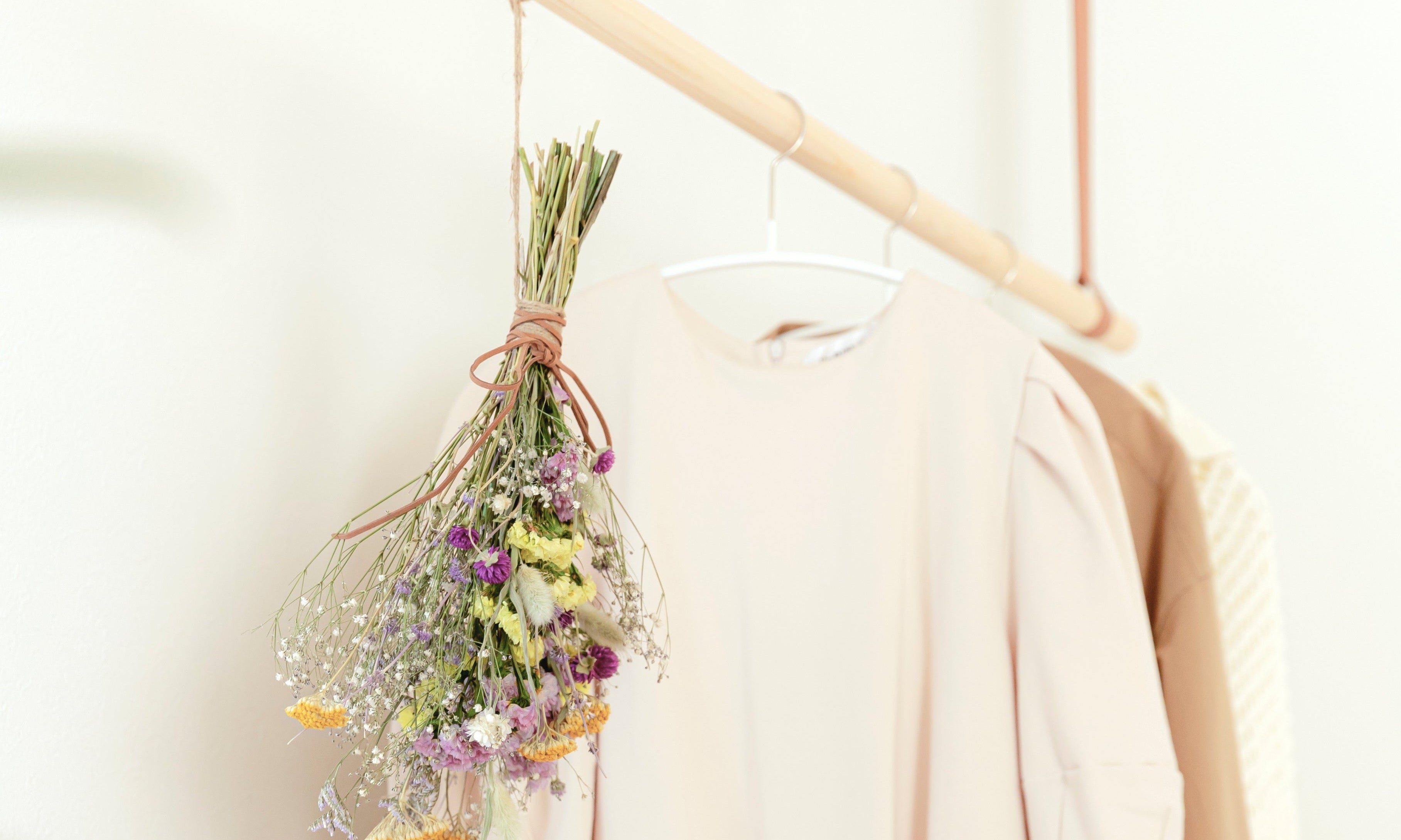 物干し紐は時代遅れ？天井活用で部屋干しがもっと快適に